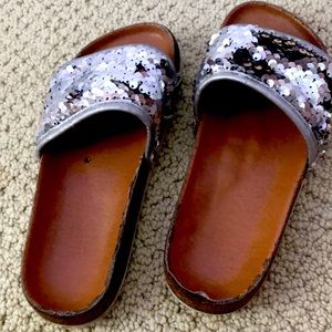 Flip shoes